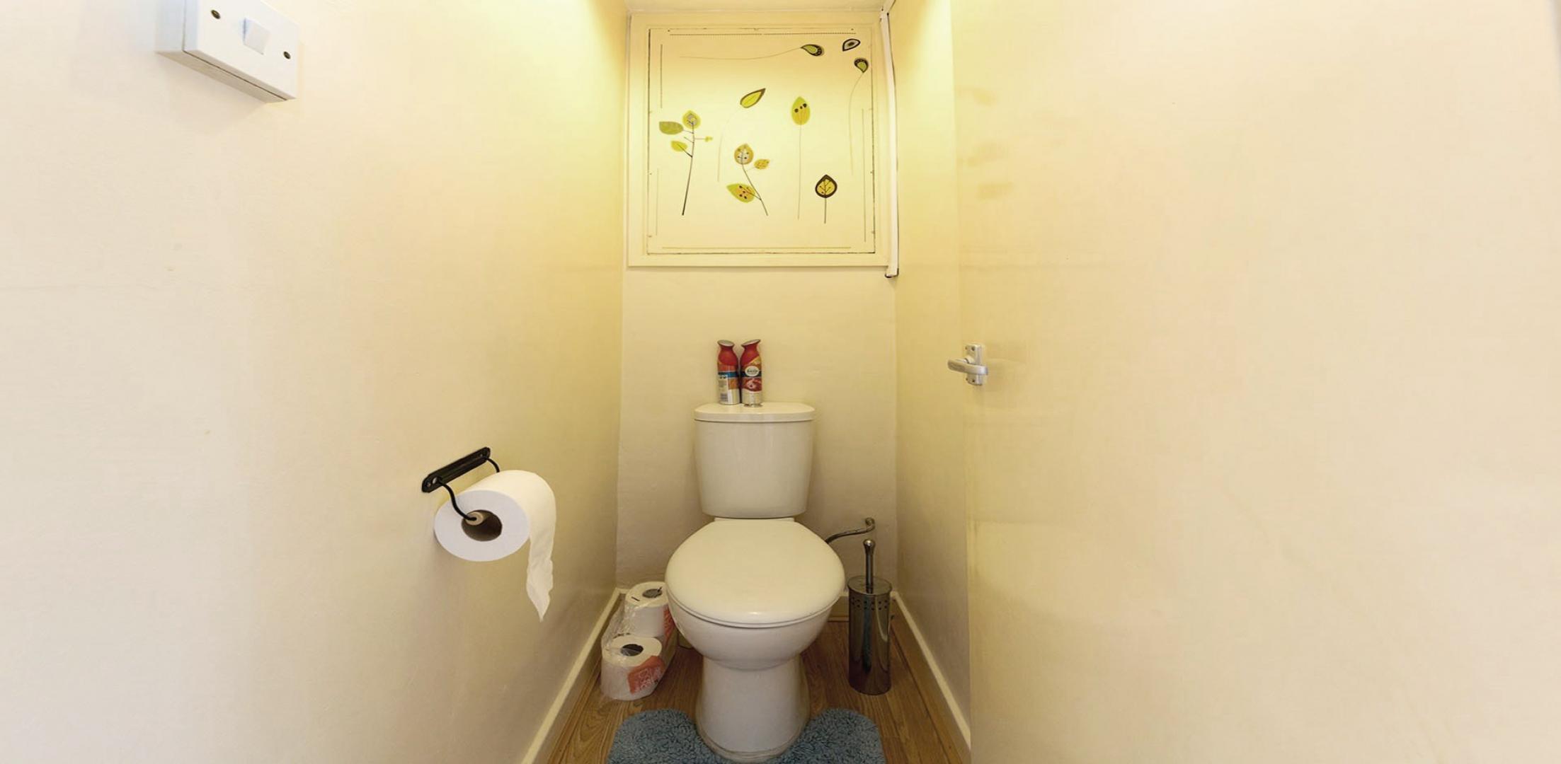 			UNDER OFFER , 3 Bedroom, 1 bath, 1 reception Flat			 Willesden Lane , WILLESDEN GREEN 